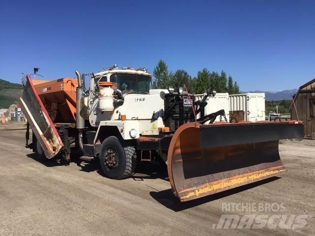Mack RM6 Lâminas de neve e arados