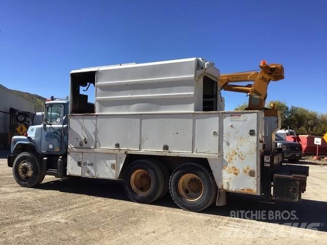 Mack U600 Camiões Municipais / Uso Geral
