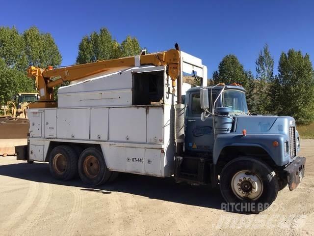Mack U600 Camiões Municipais / Uso Geral