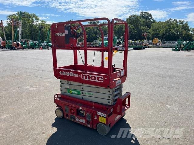 MEC 1330SE Elevadores de tesoura