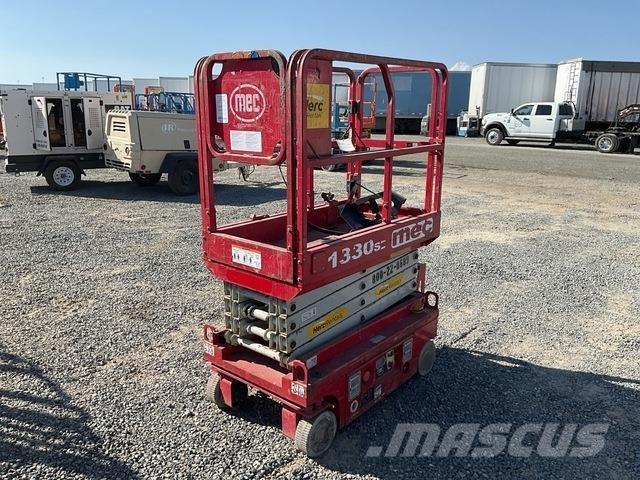 MEC 1330SE Elevadores de tesoura