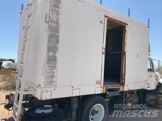 Navistar 4700 Camiões de caixa fechada