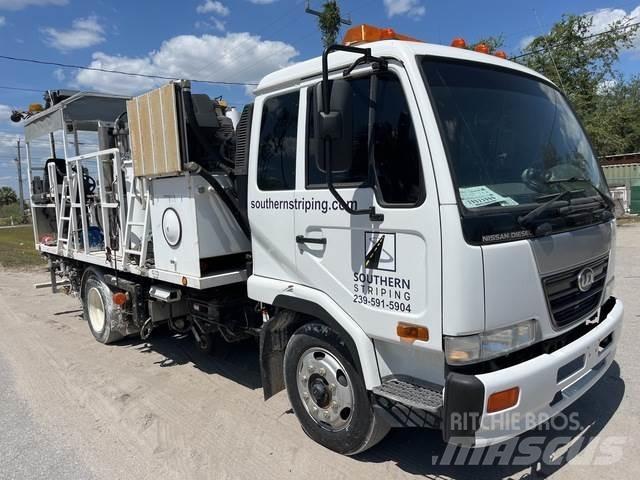 Nissan UD2300 Camiões Municipais / Uso Geral