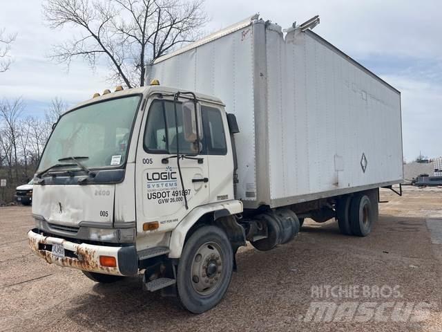 Nissan UD2600 Camiões de caixa fechada