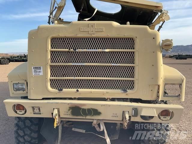 Oshkosh  Camiões de caixa fechada