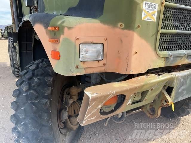 Oshkosh  Camiões de caixa fechada