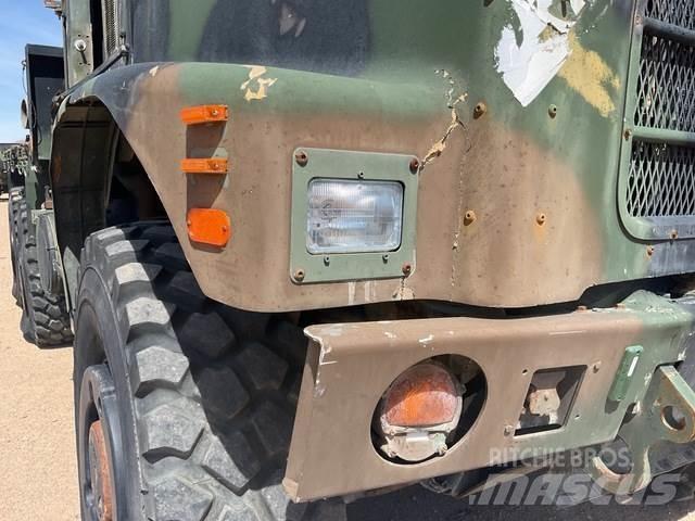 Oshkosh  Camiões de caixa fechada