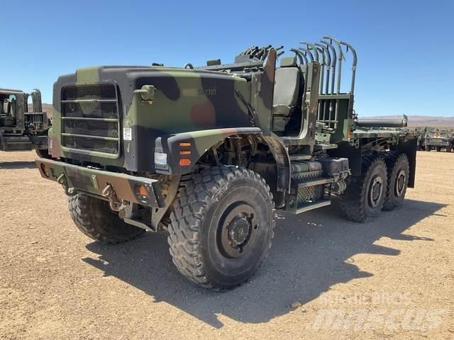 Oshkosh AMK23A1 Camiões de caixa fechada