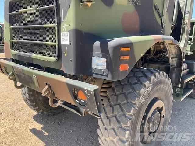 Oshkosh AMK23A1 Camiões de caixa fechada