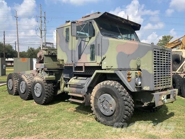 Oshkosh M1070 Recovery vehicles