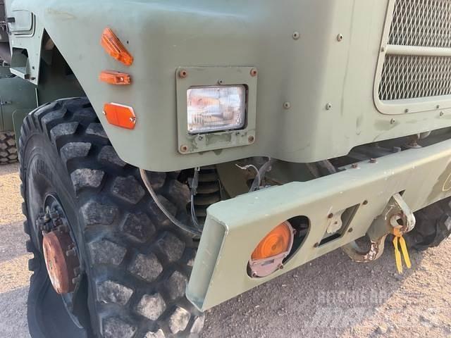 Oshkosh MK25 Camiões de caixa fechada