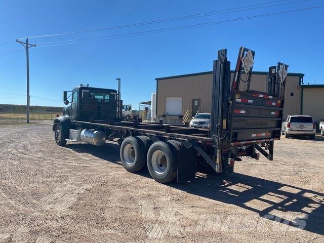 Peterbilt 330 Camiões estrado/caixa aberta