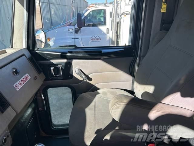 Peterbilt 335 Camiões-cisterna
