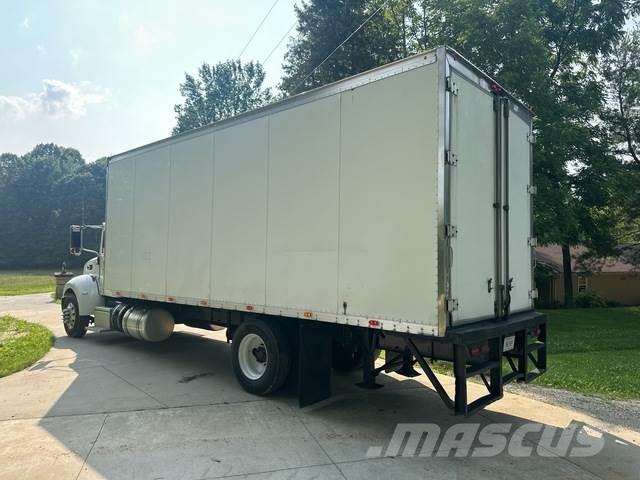 Peterbilt 337 Camiões de caixa fechada