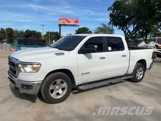 RAM 1500 Pick up de caixa aberta