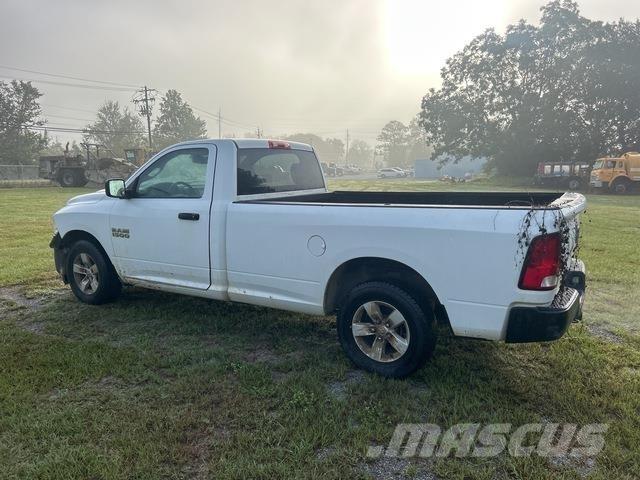 RAM 1500 Pick up de caixa aberta