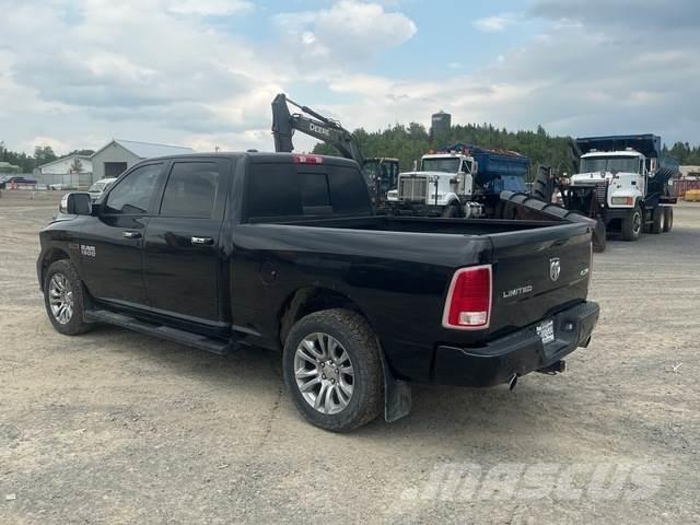 RAM 1500 Pick up de caixa aberta