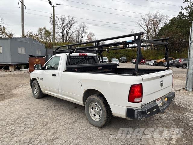 RAM 1500 Pick up de caixa aberta