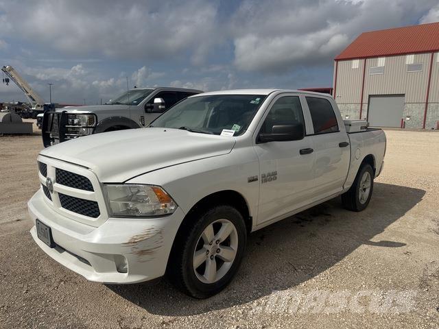 RAM 1500 Pick up de caixa aberta