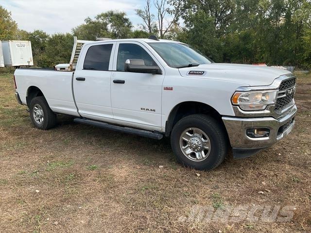 RAM 2500 Pick up de caixa aberta