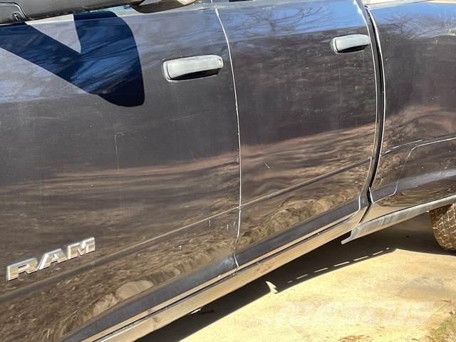 RAM 3500 Pick up de caixa aberta