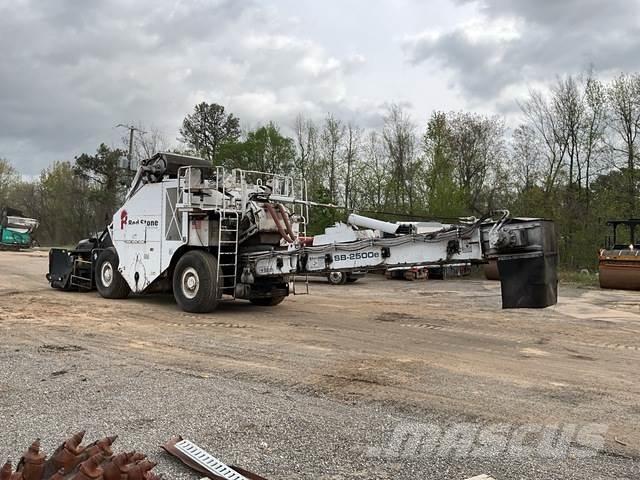 Roadtec 2500E Veículos transporte material