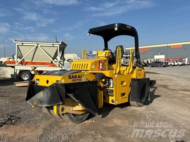 Sakai GW745 Cilindros Compactadores de pneus
