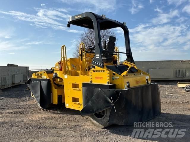 Sakai GW745 Cilindros Compactadores de pneus