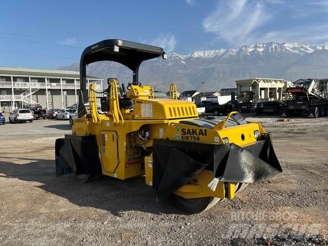 Sakai GW745 Cilindros Compactadores de pneus