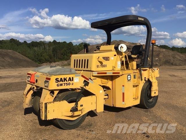 Sakai GW750-2 Cilindros Compactadores de pneus