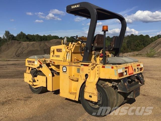 Sakai GW750-2 Cilindros Compactadores de pneus