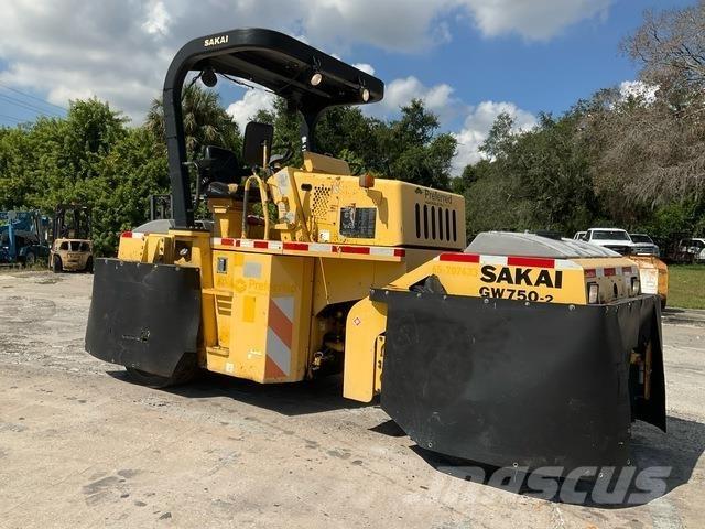 Sakai GW750-2 Cilindros Compactadores de pneus