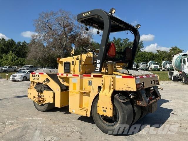 Sakai GW750-2 Cilindros Compactadores de pneus