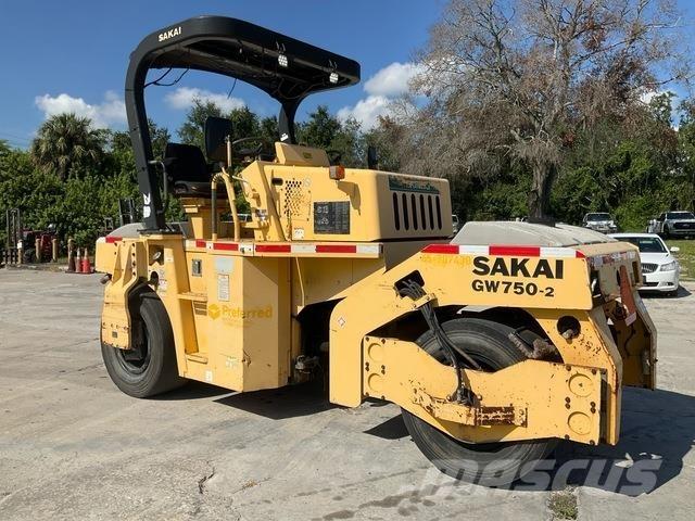 Sakai GW750-2 Cilindros Compactadores de pneus