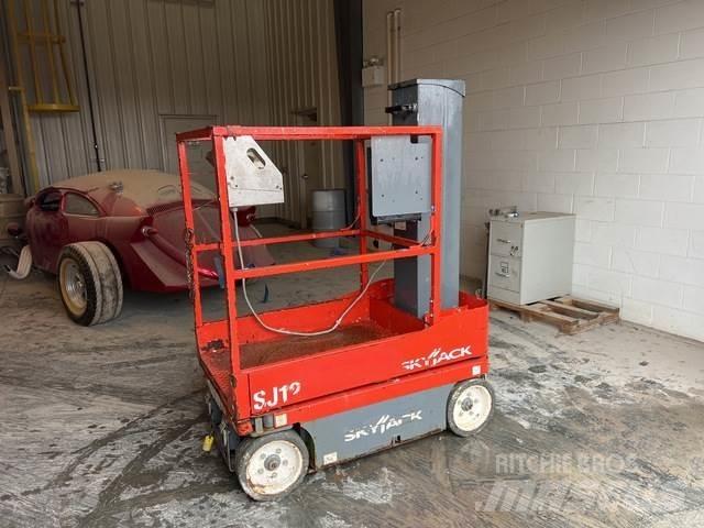 SkyJack SJ12 Plataformas de Mastro Vertical