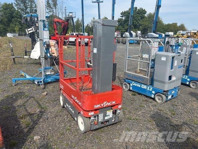 SkyJack SJ12 Plataformas de Mastro Vertical