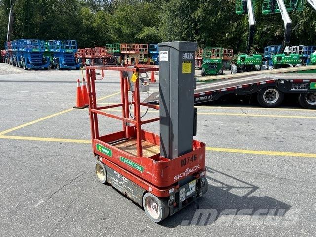 SkyJack SJ12 Plataformas de Mastro Vertical