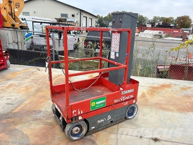 SkyJack SJ16 Plataformas de Mastro Vertical