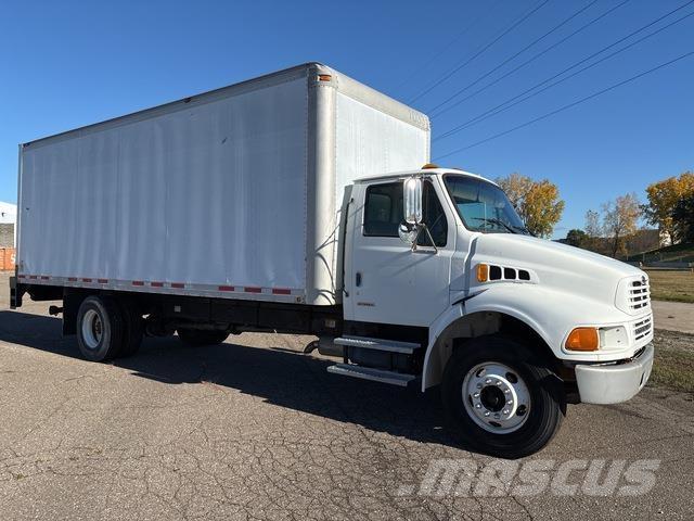 Sterling M7500 Camiões de caixa fechada