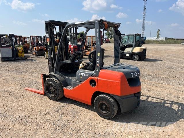 Toyota 8DFU30 Construção - Outros
