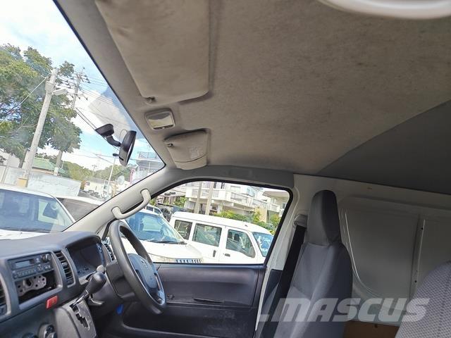 Toyota Hiace Mini bus