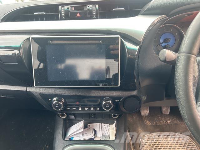 Toyota HiLux Outros