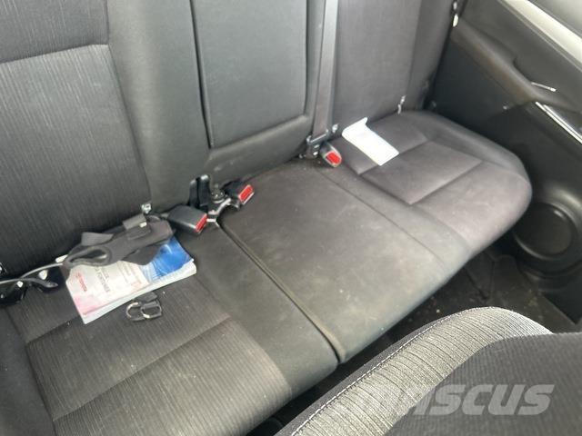 Toyota HiLux Outros