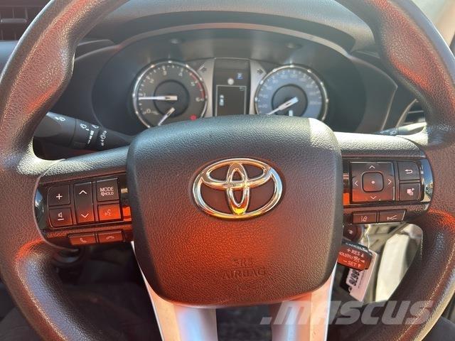 Toyota HiLux Outros