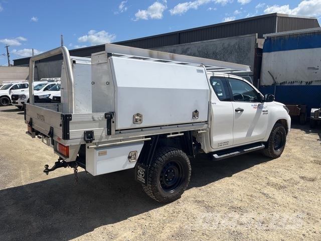 Toyota HiLux Outros