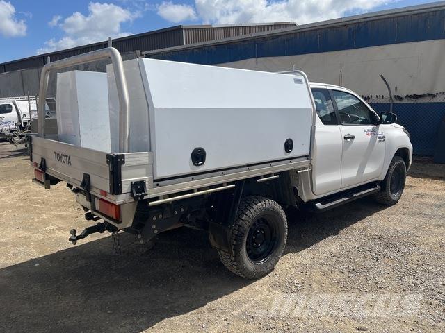 Toyota HiLux Outros