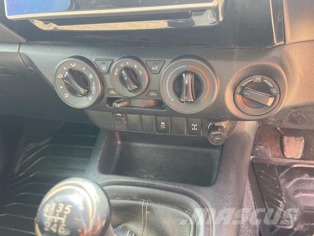 Toyota HiLux Outros