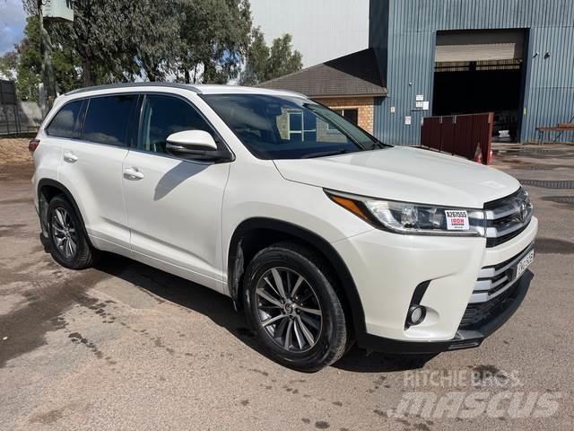 Toyota Kluger Carros Ligeiros