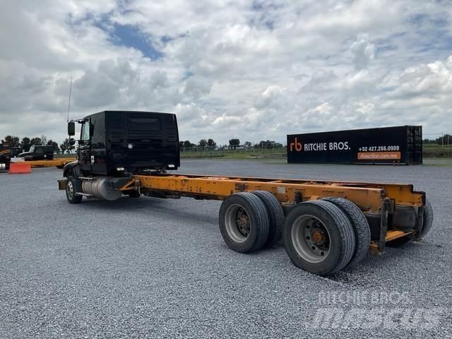 Volvo VHD64F Cabines e interior
