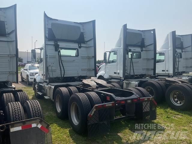 Volvo VNL 300 Tractores (camiões)